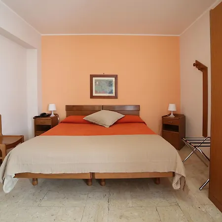 Hotel Mater 2*
