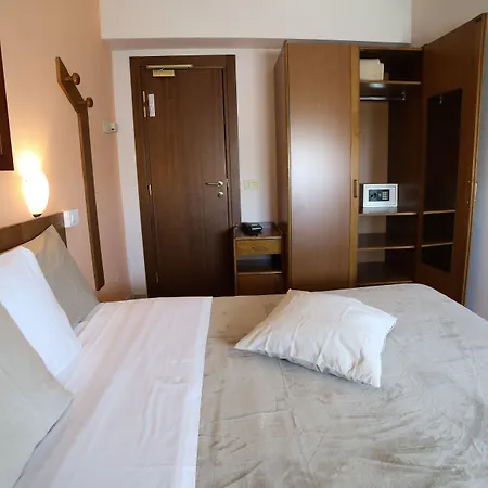 Mater カターニア